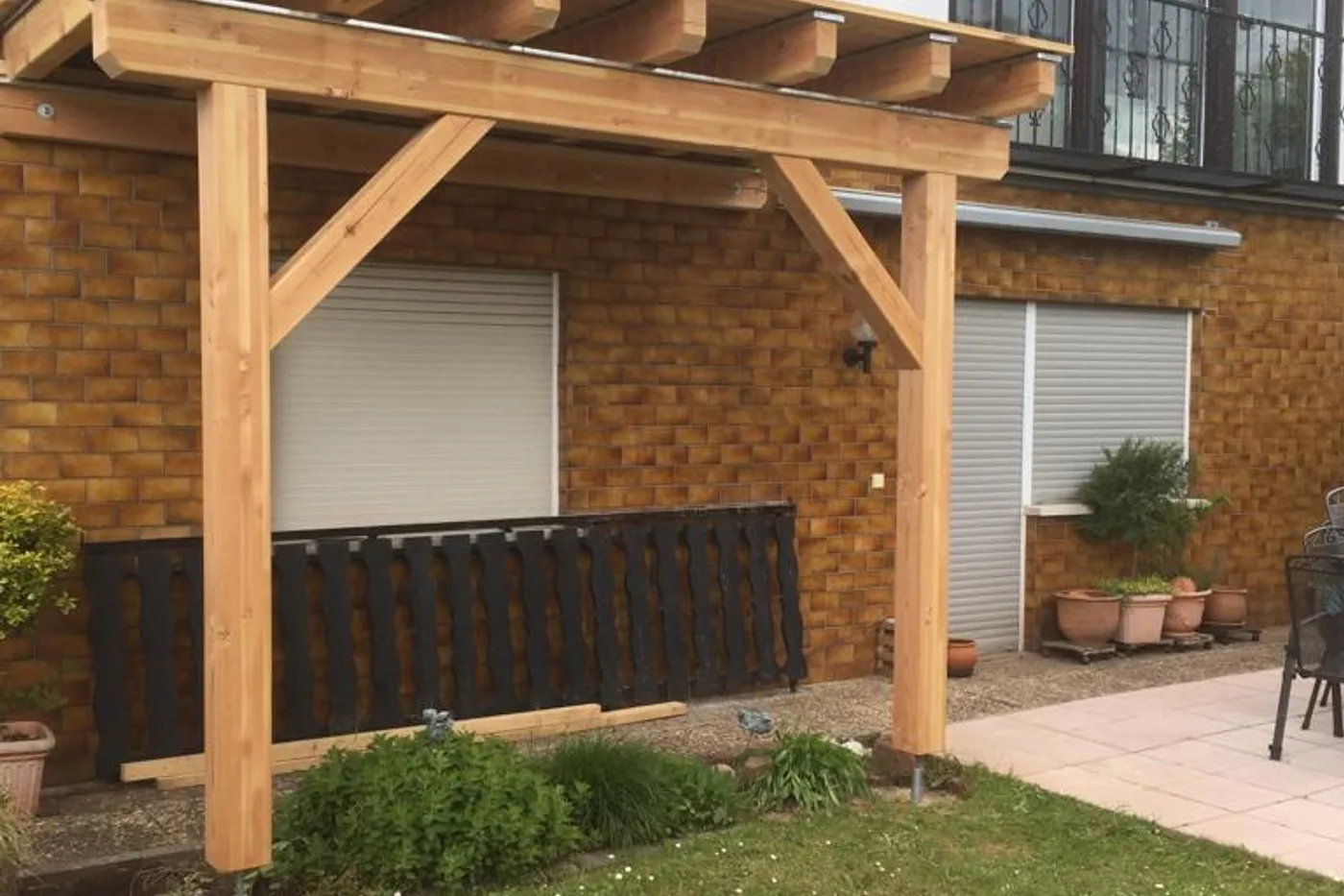 Terrassenüberdachung aus Holz von Holzbau Oberlerchner in Gelnhausen