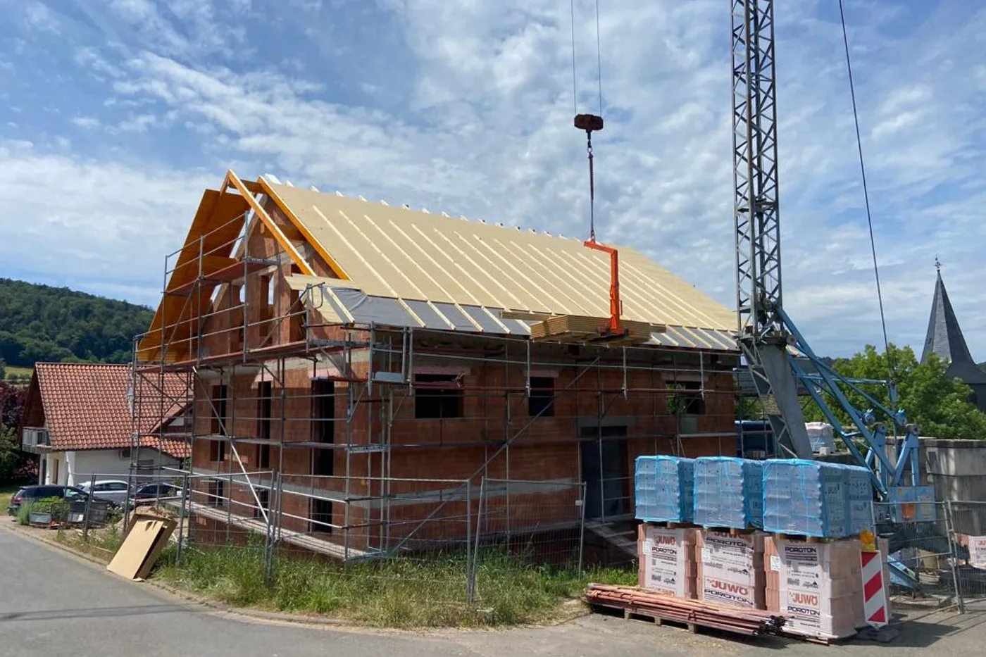 Holzdach-Konstruktion im Aufbau durch Holzbau Oberlerchner in Gelnhausen