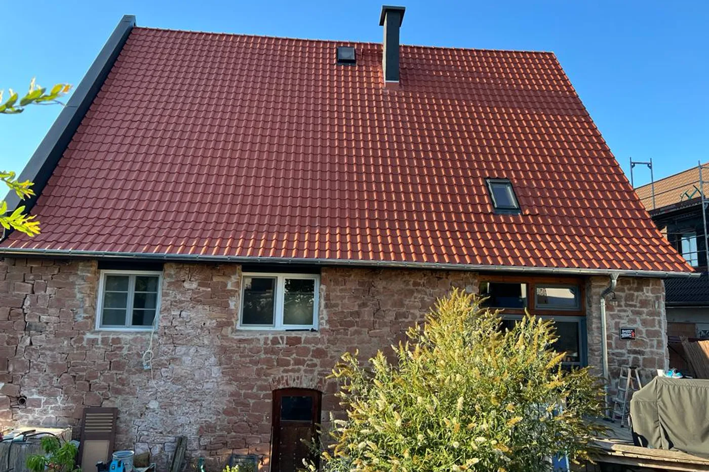 Dachsanierung mit Ziegeldeckung von Holzbau Oberlerchner in Gelnhausen